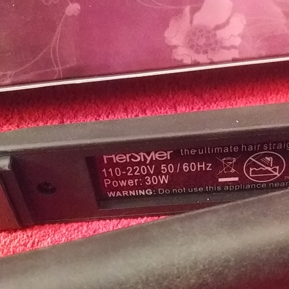 Herstyler Straighten/Curl Iron - Picture 8 of 12